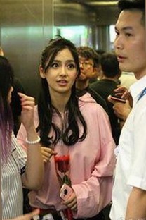 警花张津瑜：厕所门视频风波背后的真相